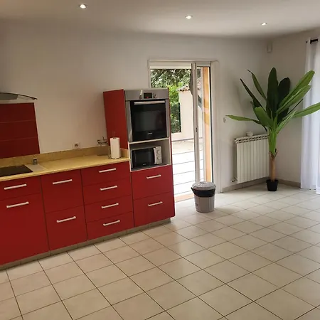 Avec Piscine Et Terrain De Petanque *