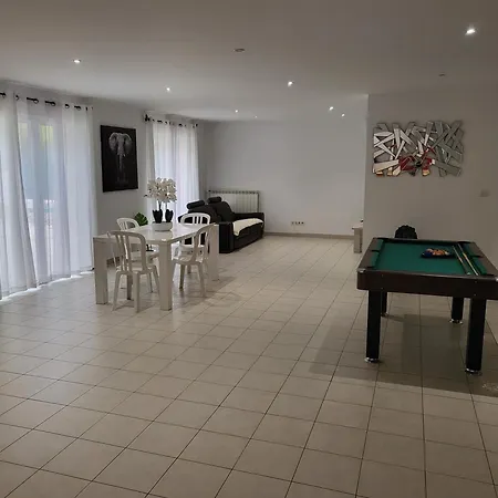 Avec Piscine Et Terrain De Petanque