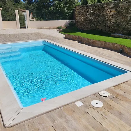 Avec Piscine Et Terrain De Petanque Villa